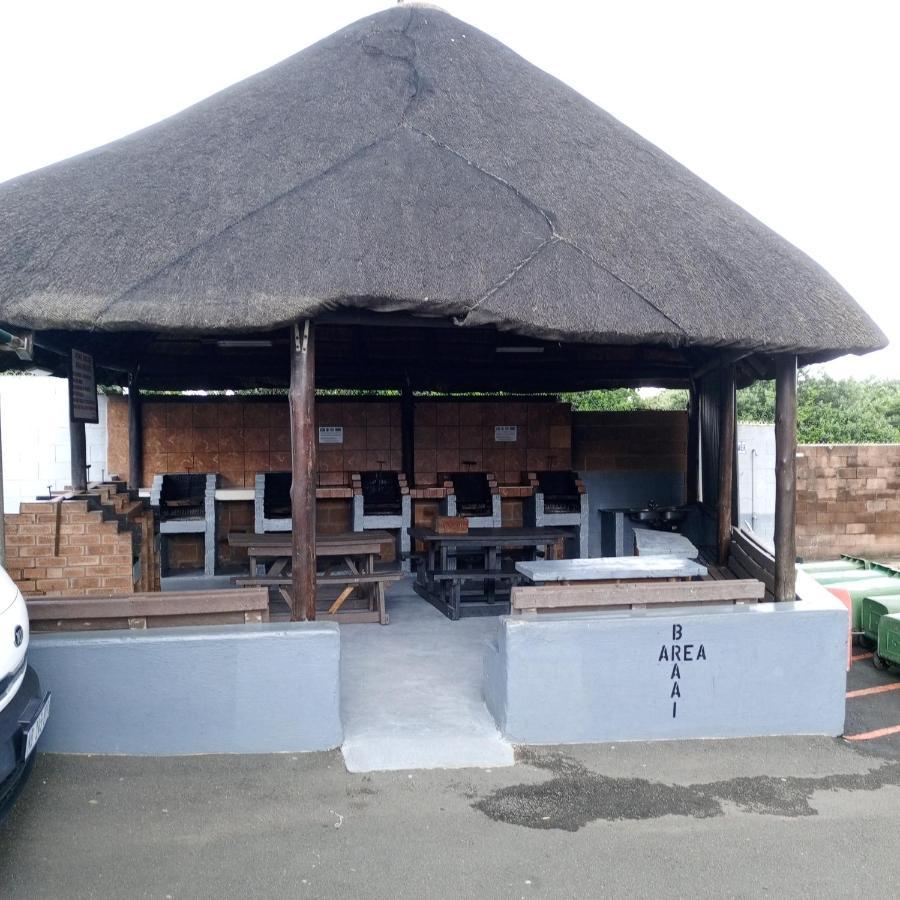 Breezy Seaview- On The Beach Amanzimtoti Exterior foto